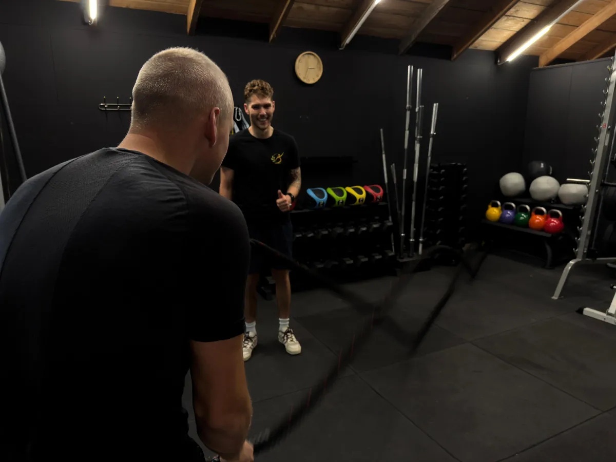 Small group training met battle ropes bij LevelFit Enschede